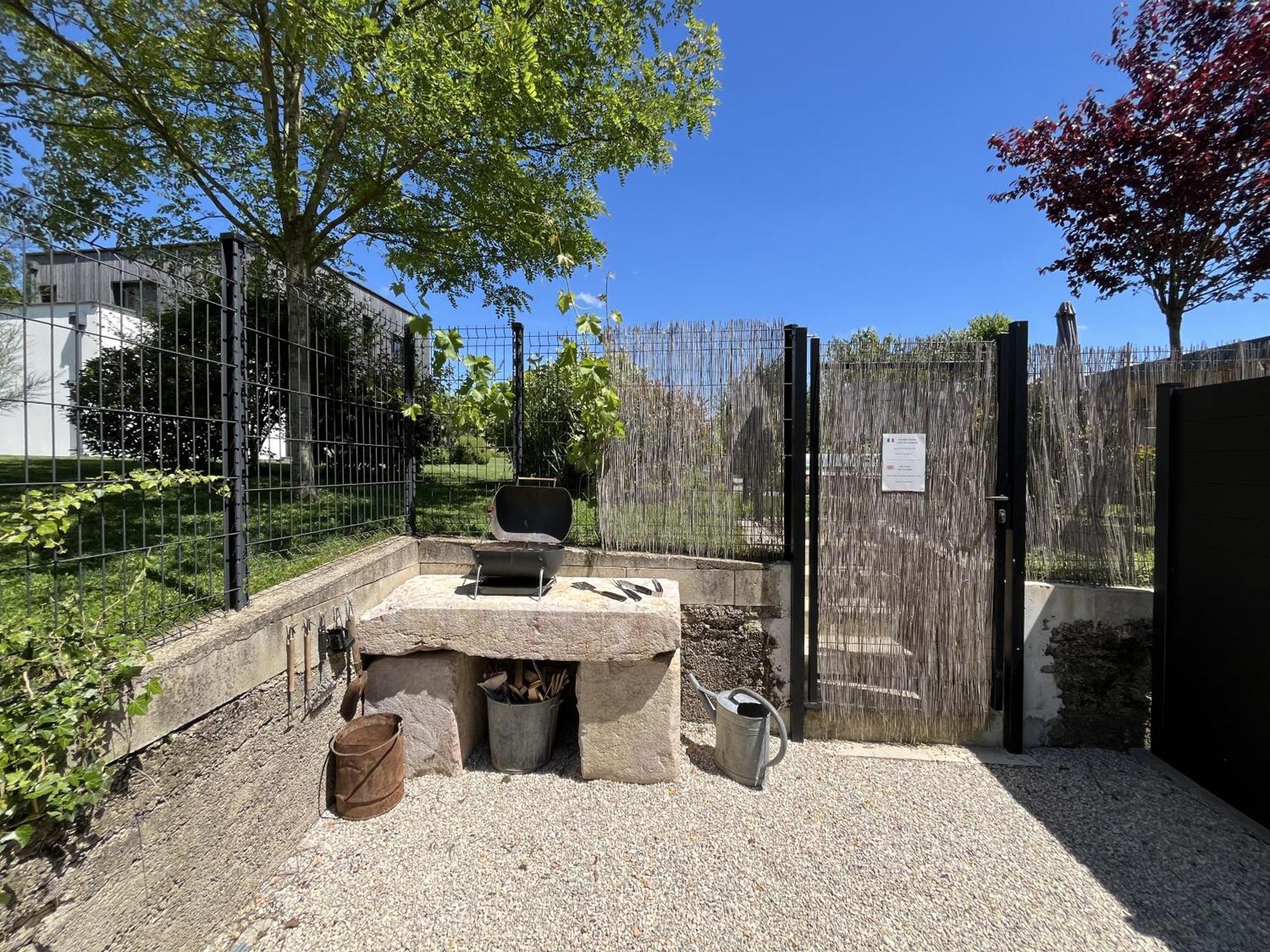 Appart-Hotel N 3 Avec Terrasse, Piscine, Petit-Dejeuner Et Parking Prive Chouzelot 外观 照片
