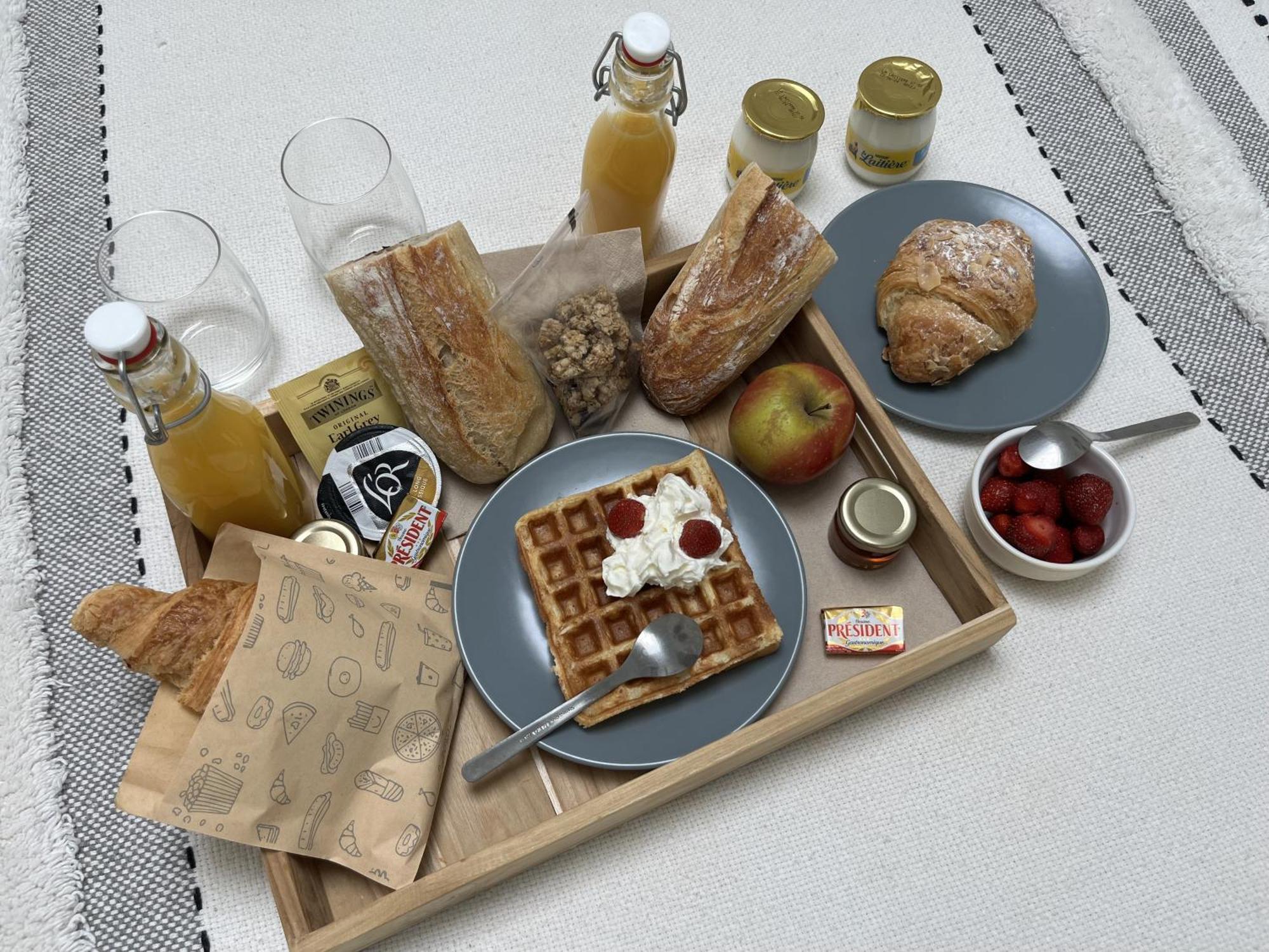 Appart-Hotel N 3 Avec Terrasse, Piscine, Petit-Dejeuner Et Parking Prive Chouzelot 外观 照片