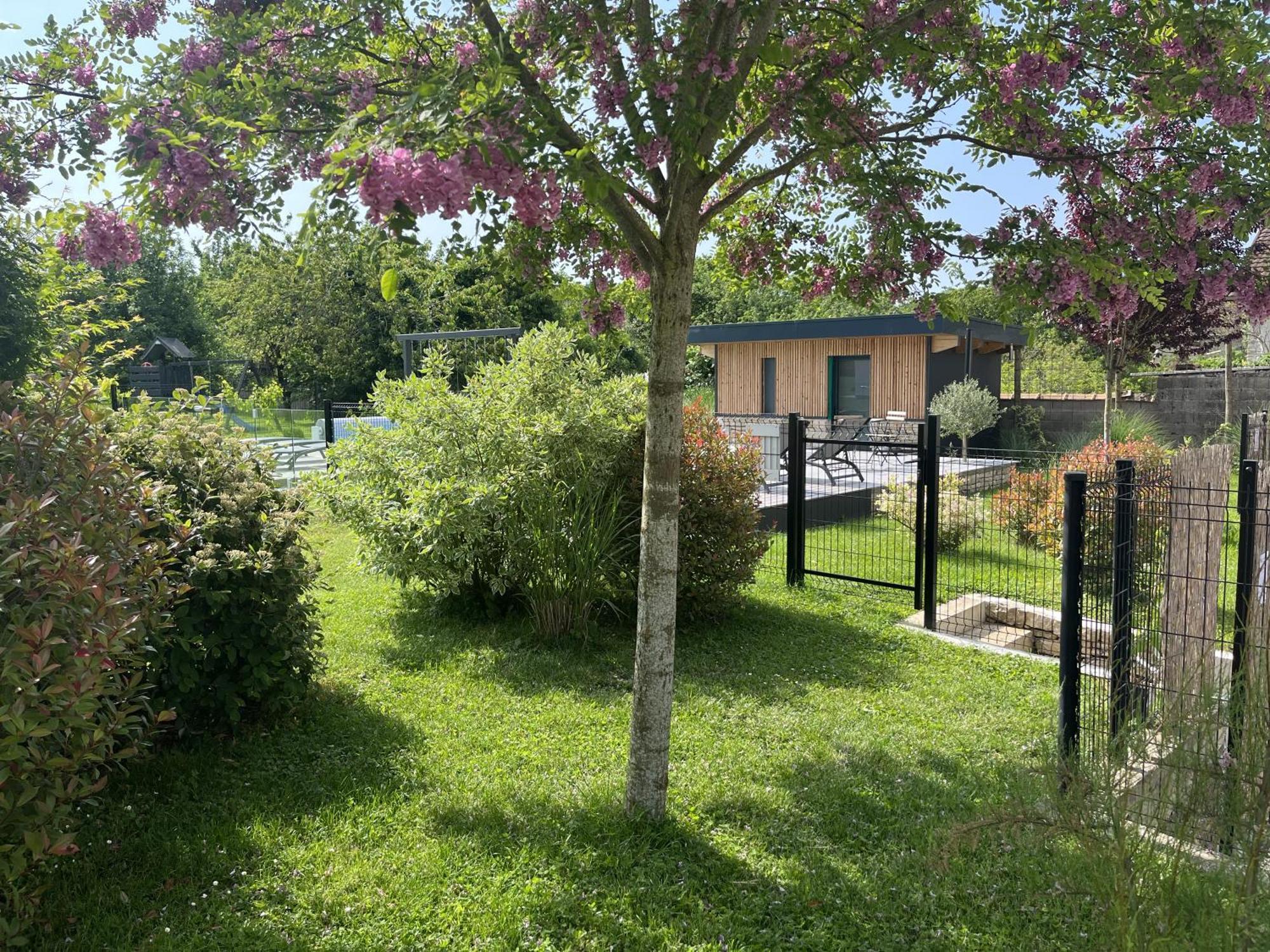 Appart-Hotel N 3 Avec Terrasse, Piscine, Petit-Dejeuner Et Parking Prive Chouzelot 外观 照片